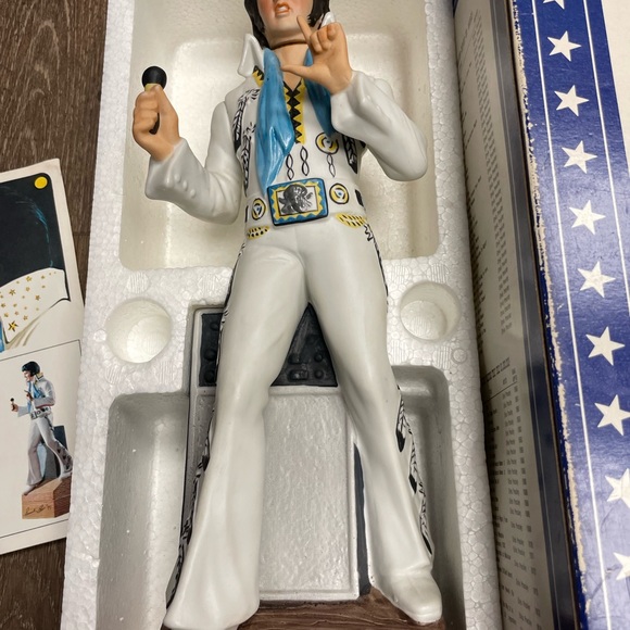 Vintage 15.5” Elvis Decanter Music Box Love Me Tender Collectible - Picture 5 of 11